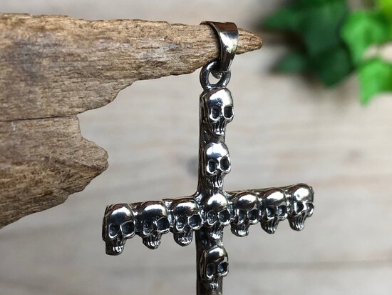 kruis hanger met skulls