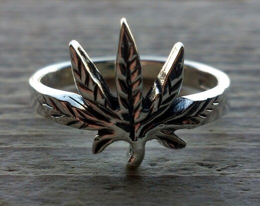 ring met wietblad