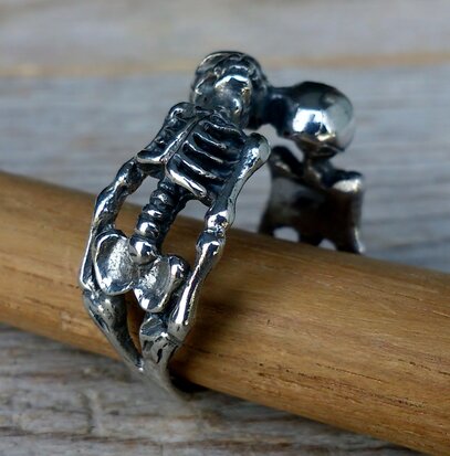 skull ring