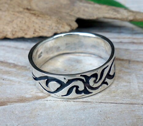 zilveren ring met tribal