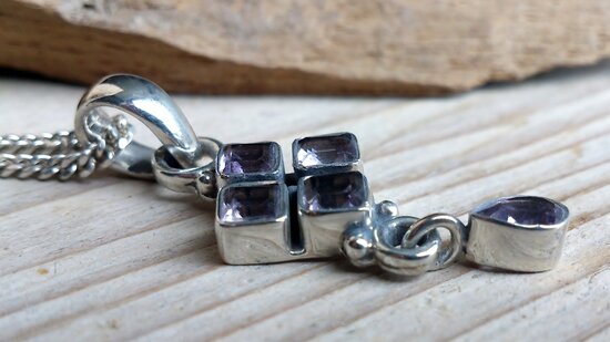 hanger met amethyst