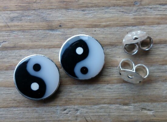 yin yang oorstekers