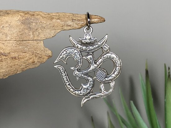 aum ketting hanger