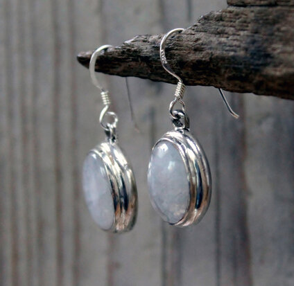 oorbellen met witte stenen