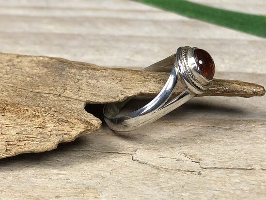 ring barnsteen zilver maat 16