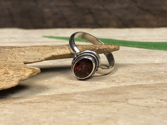 kleine ring met steentje