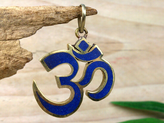 hanger aum lapis lazuli