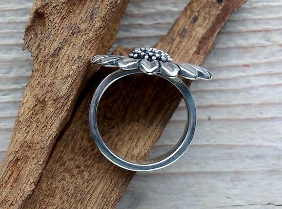 ring met bloem