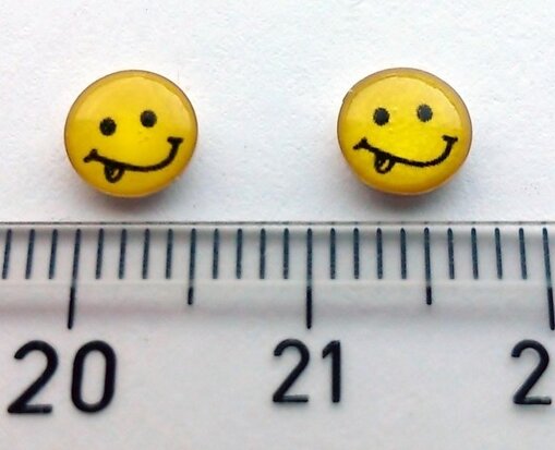 smiley oorstekers