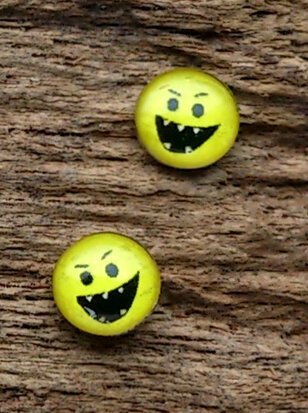 smiley oorstekers