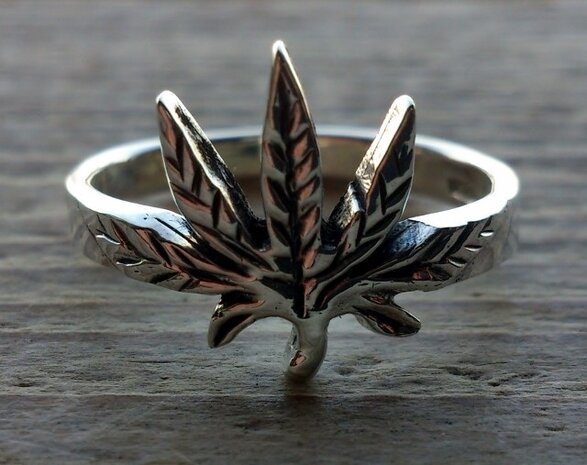 ring met wietblad