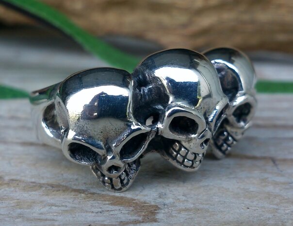 skull ring