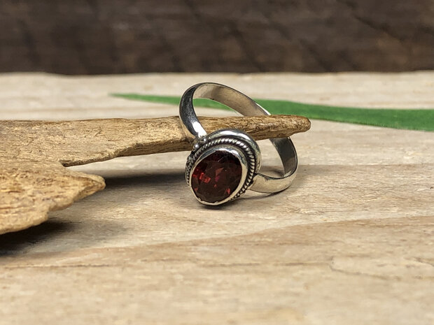 kleine ring met steentje