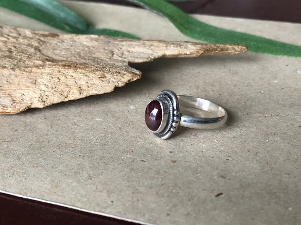 ring granaat maat 14