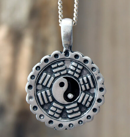 yin yang trigrammen hanger