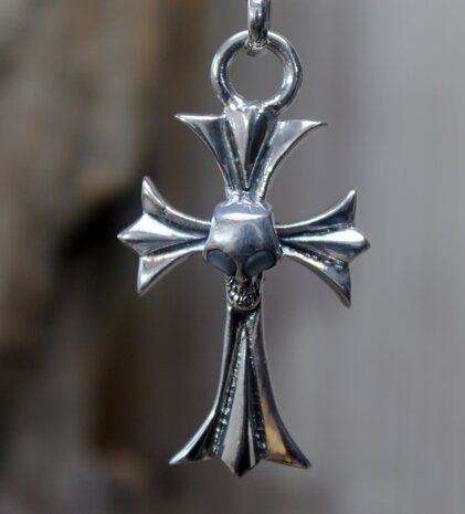 zilveren kruis hanger met skull