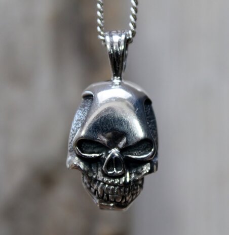 zilveren skull hanger