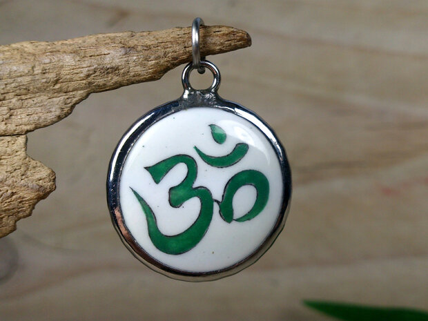 aum hanger