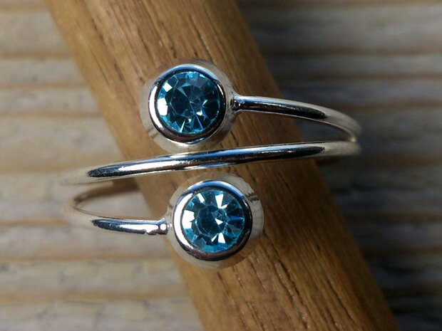 zilveren teenring met steentje blauw