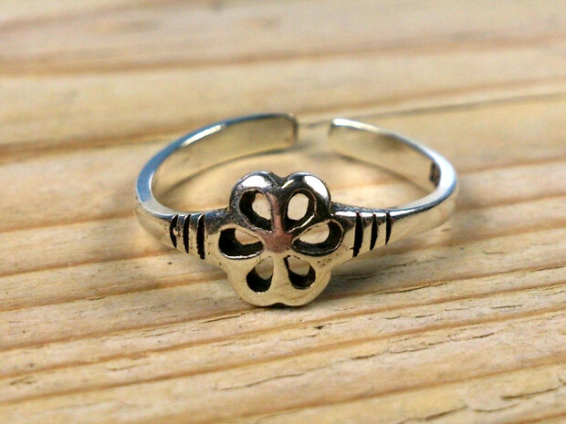 teenring met bloemetje