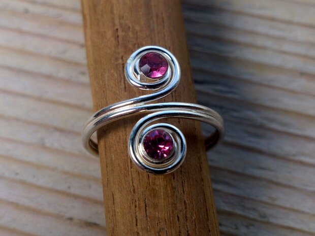 teenring met roze steentjes