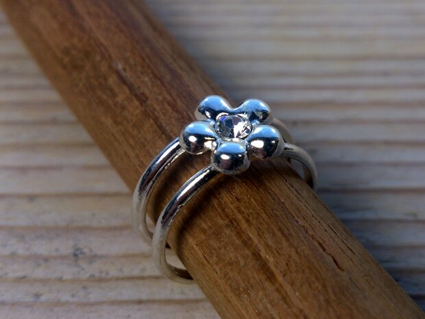 teenring met bloem