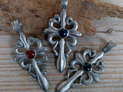 tinnen kruis hanger