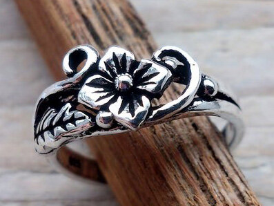 teenring zilver bloem (maat 13mm)