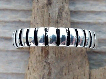 teenring zilver abstract (maat 14,5mm)