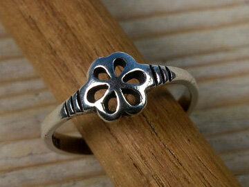 teenring zilver bloem (maat 16mm)