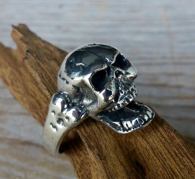 ring skull zilver (maat 18¼ - 18¾ - 20¼)