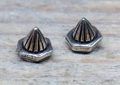 oorknopjes spikes zilver zeshoek