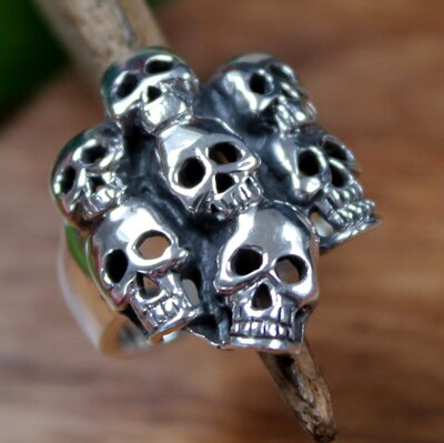 ring skulls zilver (maat 22¼)