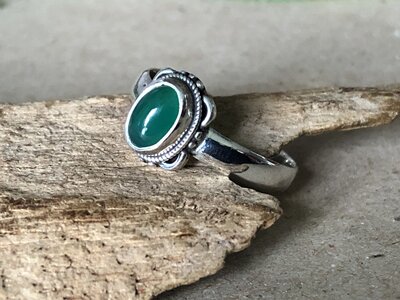 ring groen steentje zilver (maat 16¾)