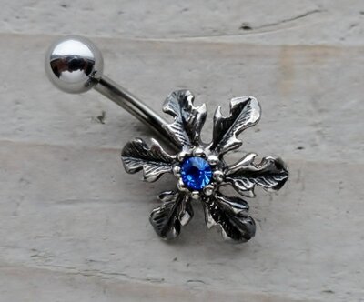 navelpiercing bloem zilver blauw